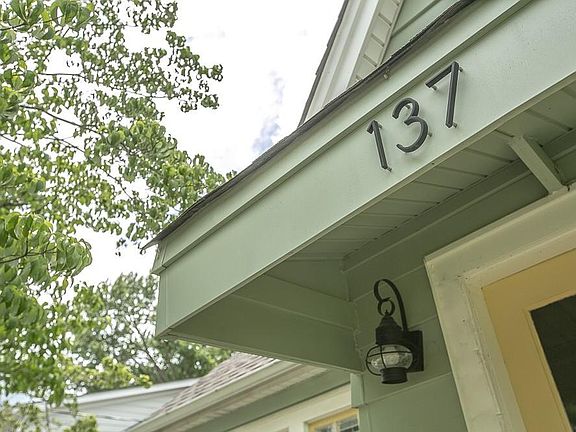 3rd image of 137 E Park Ave