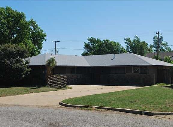 3rd image of 412 SW 63rd Pl