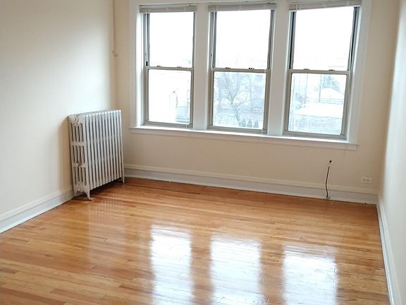 3rd image of 6804 N Wolcott Ave APT 3E