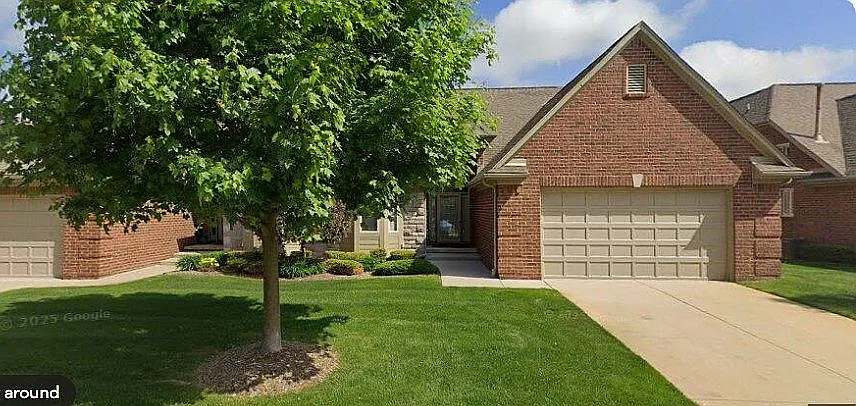 6181 Pond Dr photo 1