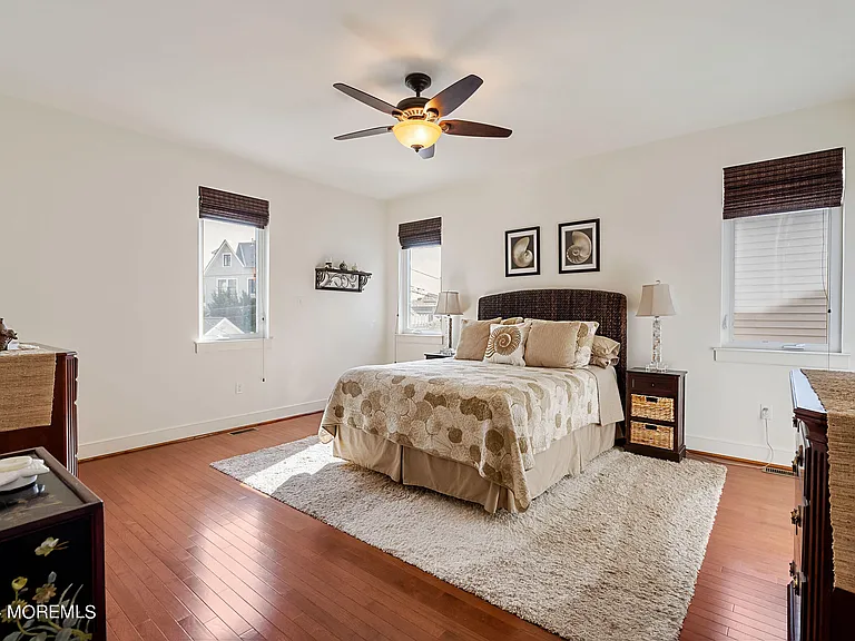 556 Riverside Dr — Photo 12