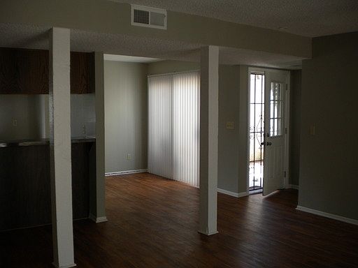 4th image of 2001 California St #B