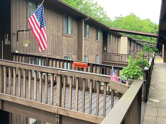 3rd image of 1461-69 Hillcrest Dr #1461-26
