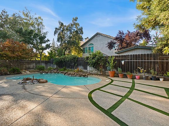 2nd image of 2751 Tejon St