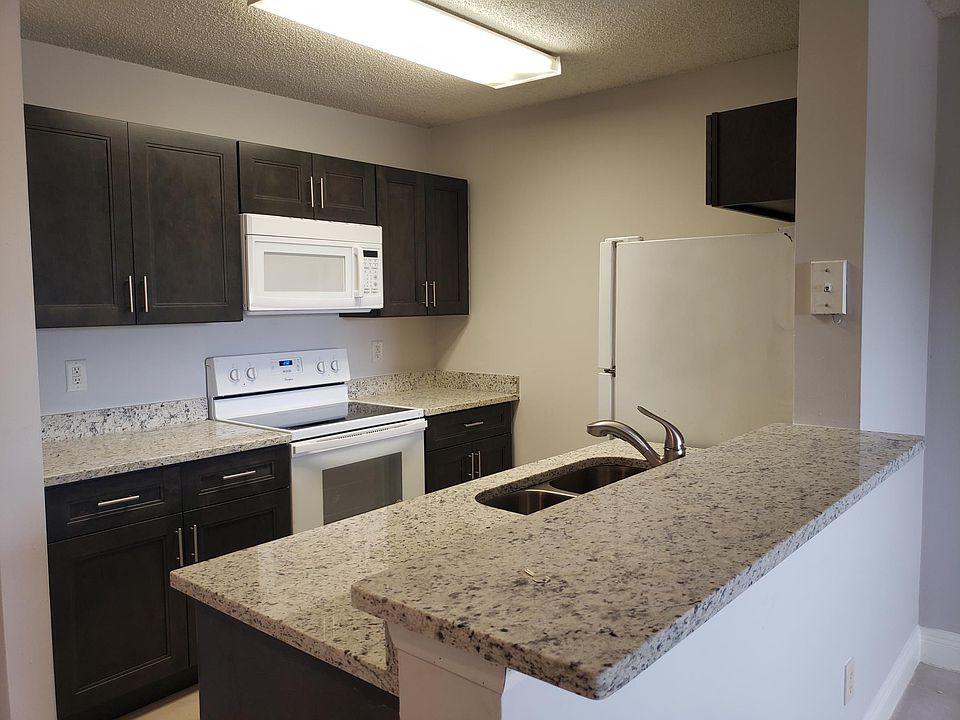 1st image of 1733 Meadows Cir W