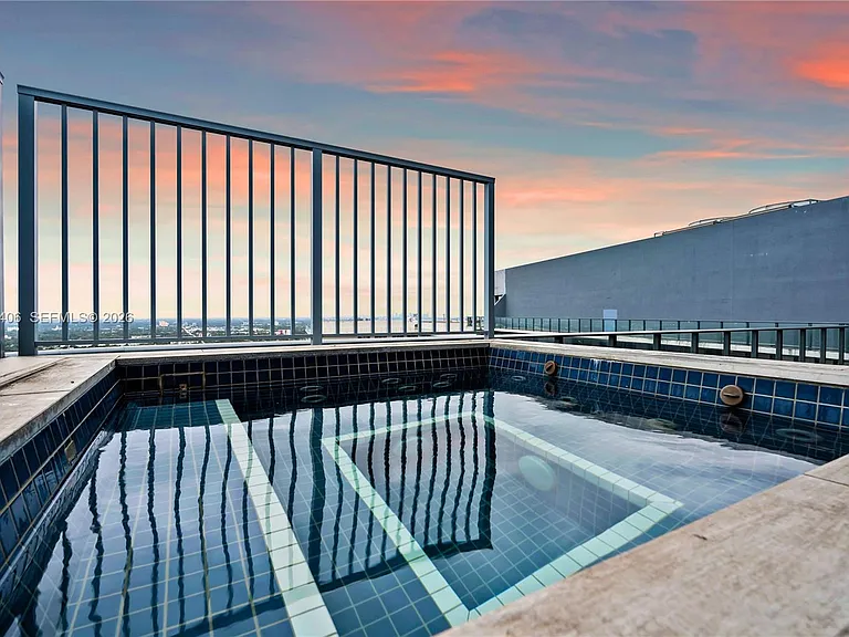 121 NE 34th St #Penthouse 3217 — Photo 40