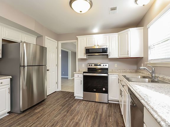 2nd image of 102 Knox Ct