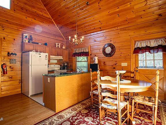 4th image of 2525 Fleming Way