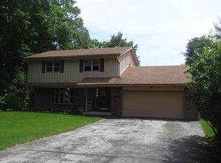 1370 S Parkway Dr, Brookfield, WI 53005