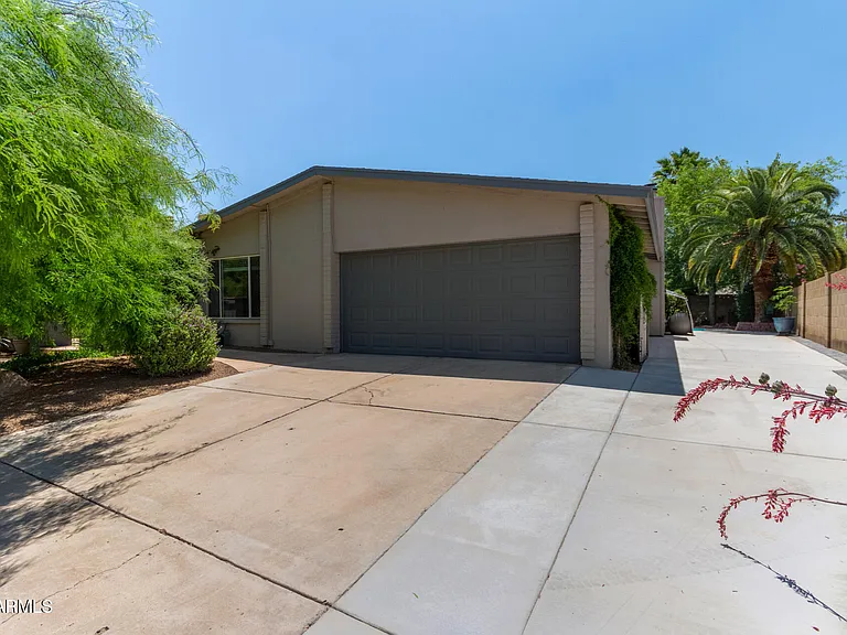 1347 W Lobo Ave — Photo 3