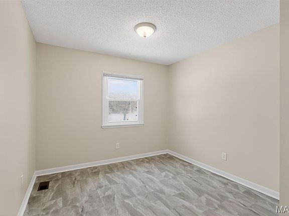 5th image of 1221 Thatcher Ave