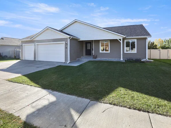 1719 25th St W, Williston, ND 58801