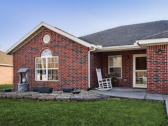 2nd image of 13 Leland Ln