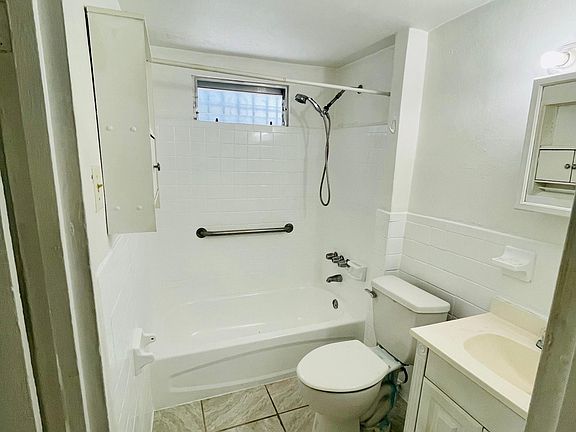 5th image of 1447 NW 16th Ave