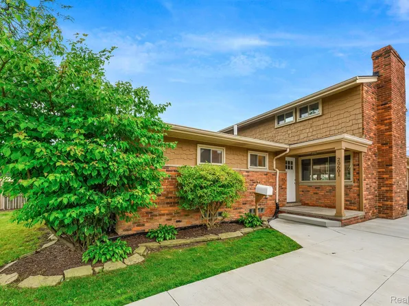 20601 Wedgewood Dr, Grosse Pointe Woods, MI 48236