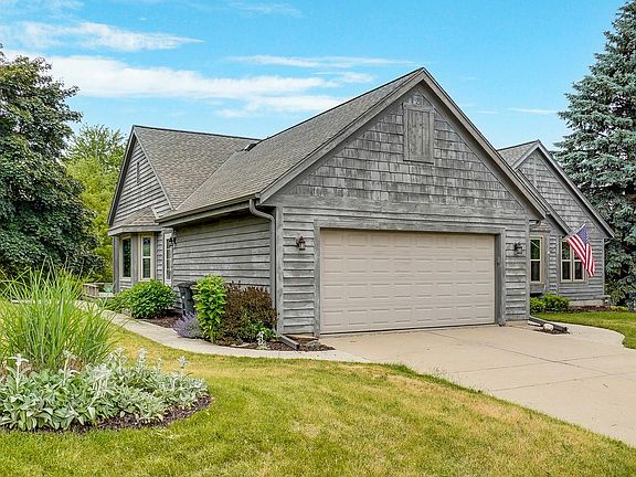 3rd image of 940 Bartlett DRIVE