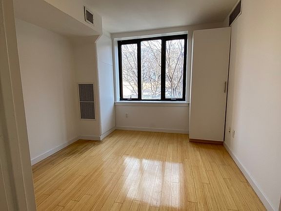4th image of 43 A Ave #4B