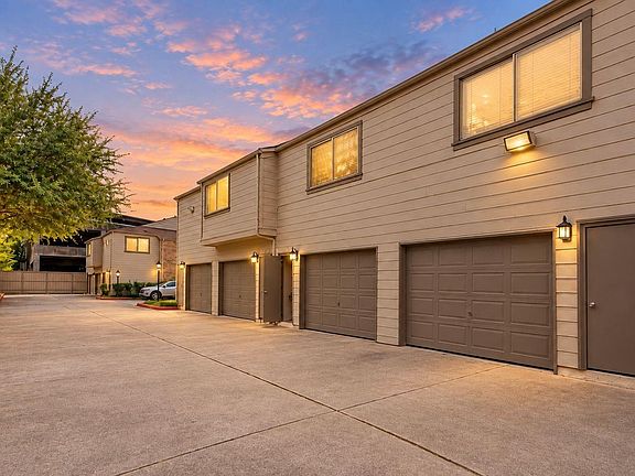 3rd image of 1829 Augusta Dr APT 31