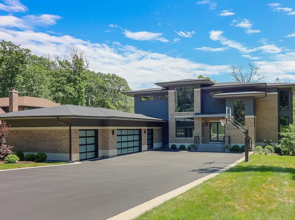 105 W Glendale Ter, Roselle, IL 60172
