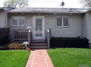 20 Gordon Ave, Plainview, NY 11803