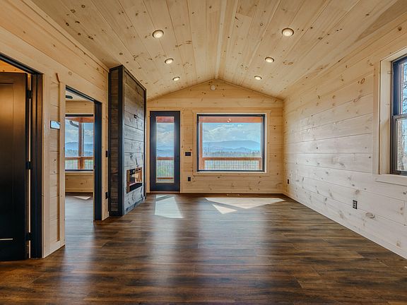 3rd image of 1829 Fantasy Way