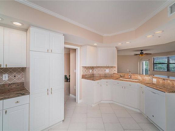 5th image of 670 Island Way APT 300