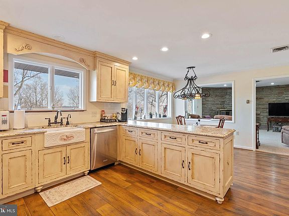 3rd image of 5 Lochview Ct
