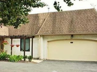 107 Gate House Ln #107, Edison, NJ 08820
