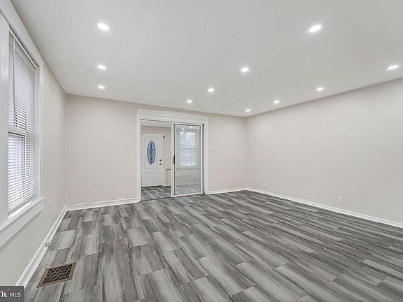 4th image of 2744 Garfield Ave