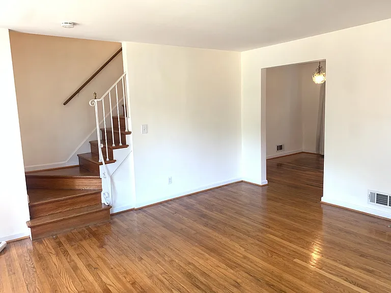 5818 Dewey St — Photo 3