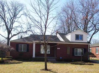 28307 Ruehle St, Saint Clair Shores, MI 48081