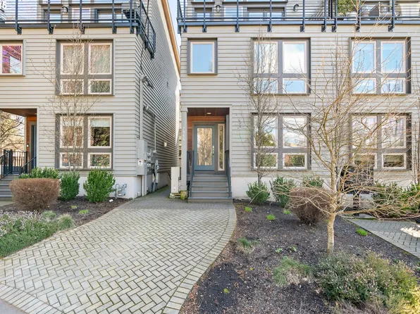 7966 SE 6th Ave, Portland, OR 97202