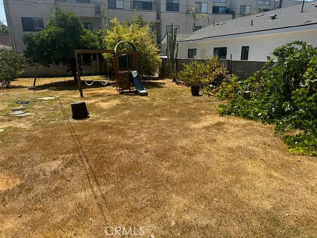 430 Ivy St — Photo 8