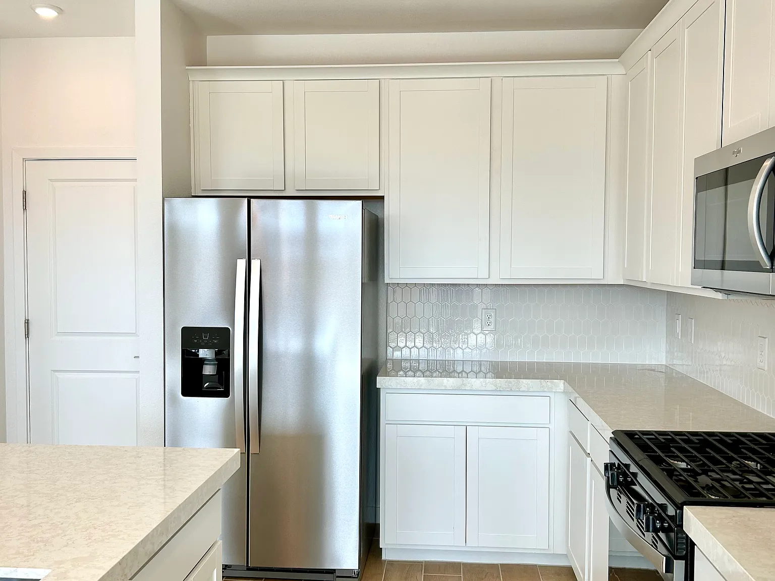 4 bed, 2001 sqft, $2,550 — Photo 3