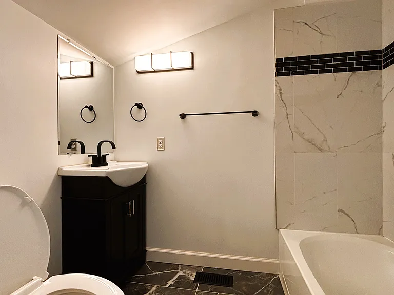 1714 E Pratt St — Photo 16