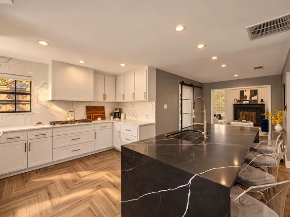 5833 Gallant Fox Ln, Plano, TX 75093