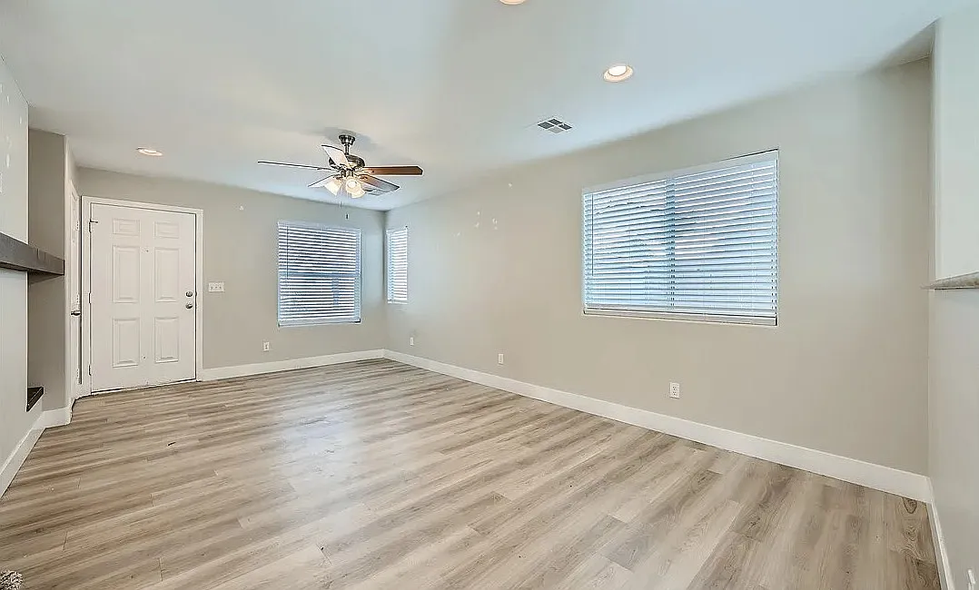 4 bed, 2.5 bath, 1956 sqft, $2,350 — Photo 4