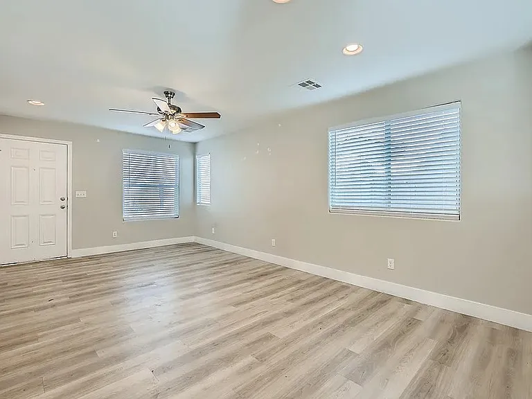 8264 Wildwood Glen Dr — Photo 1