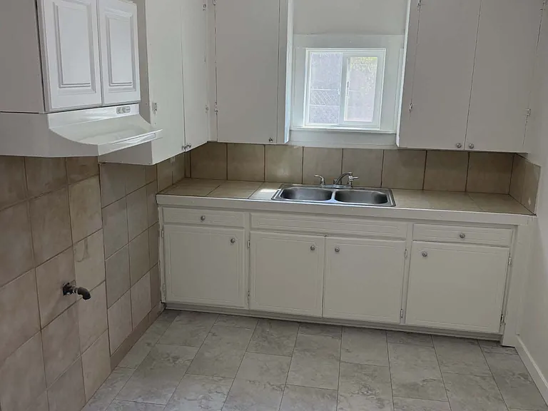 824 E Merced St — Photo 4