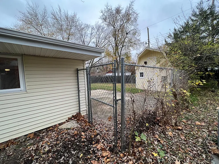 2418 Sheridan Dr — Photo 5