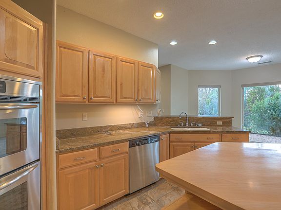 5th image of 10 Asher Ln