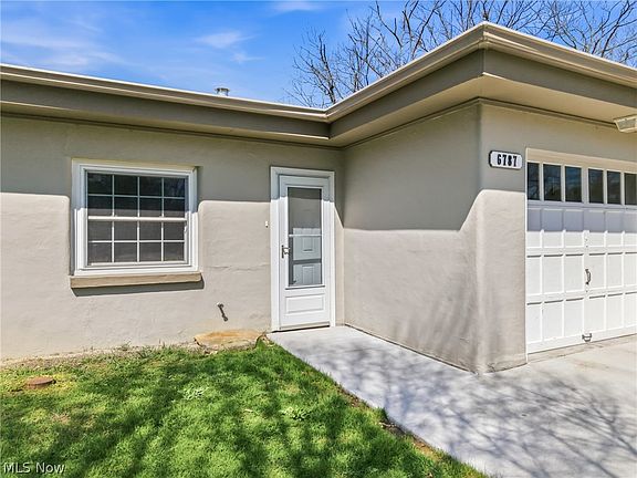 3rd image of 6787 Lakeview Dr
