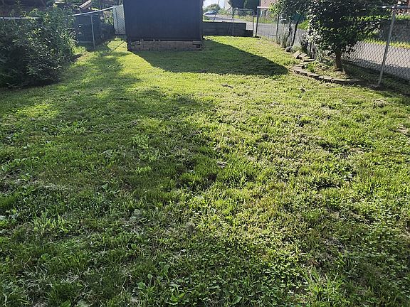 4th image of 106 4th Ave