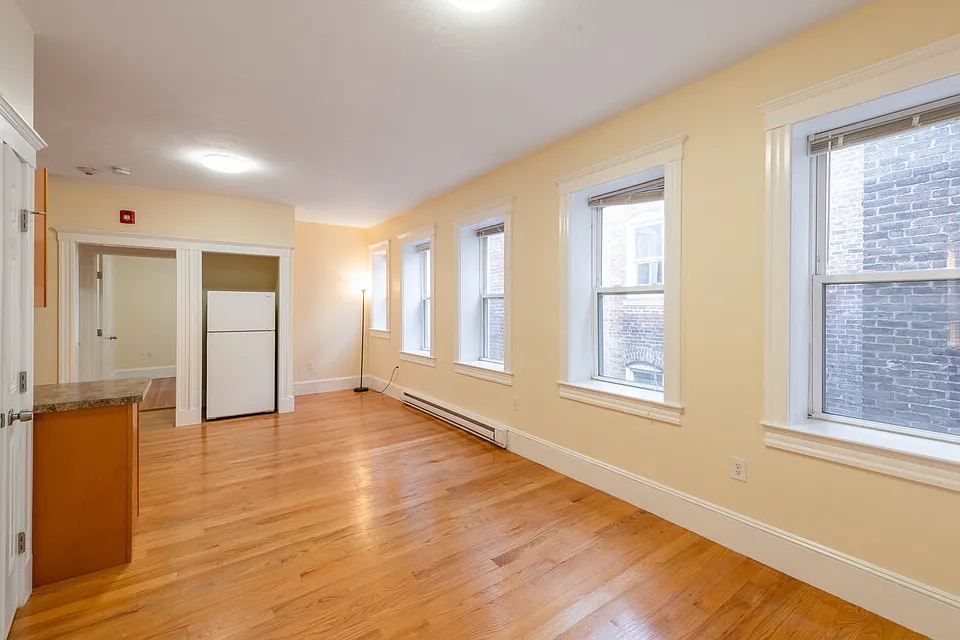 887 Huntington Ave #3B