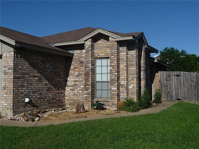 1st image of 215 Lone Pine Ct