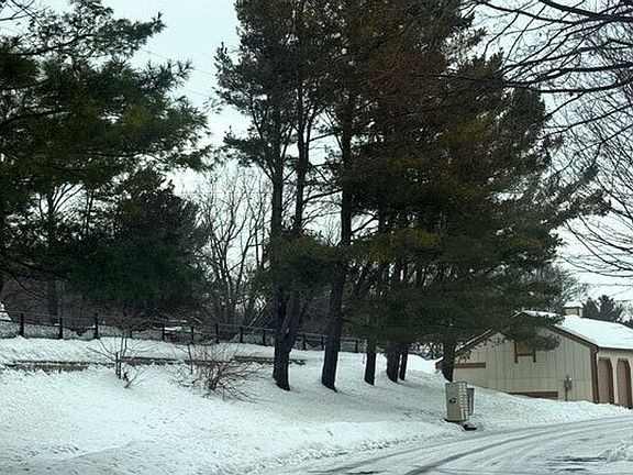 4th image of 17652 Woodbridge Rd #2