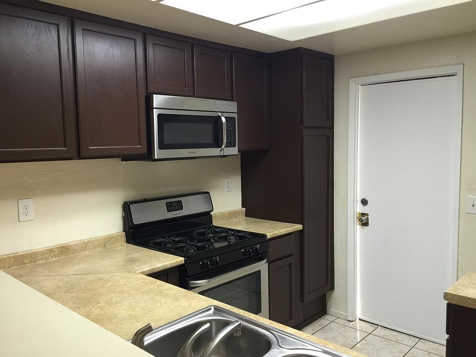 Kitchen direct accessible door to Garage