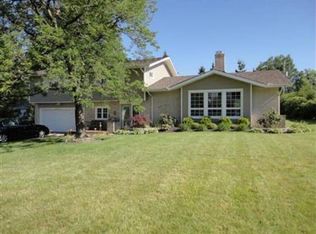 24653 Hawthorne Dr, Beachwood, OH