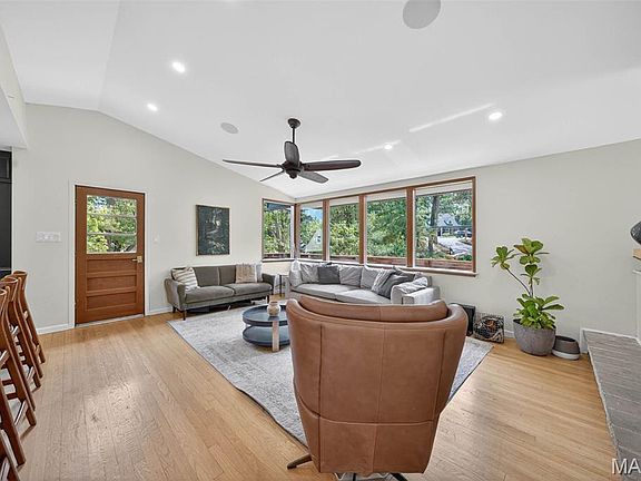 3rd image of 821 Craig Dr