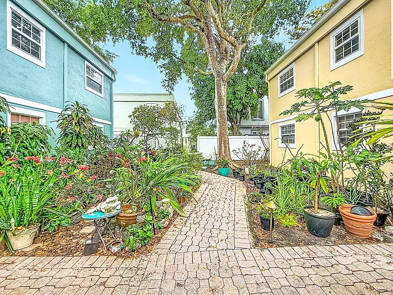 305 SE 11th Ave #D — Photo 19